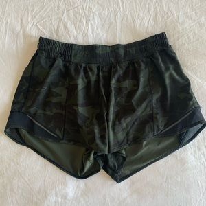 Lululemon Hotty Hot Short II 4”